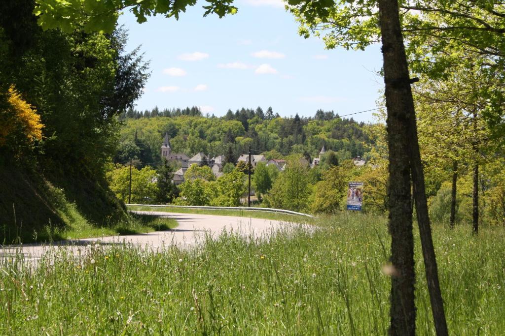 Auberge De Saint Julien Aux Bois Eksteriør billede